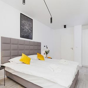 Deluxe Studio